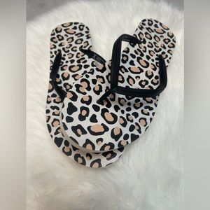 Shade & Shore Leopard Print Flip Flop NWOT size 9